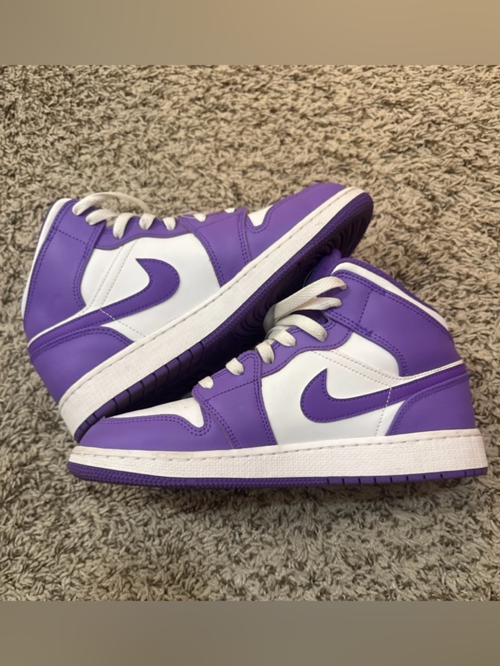 Air Jordan 1 Mid Purple Venom Sneakers 6.5 Youth Unisex EUC